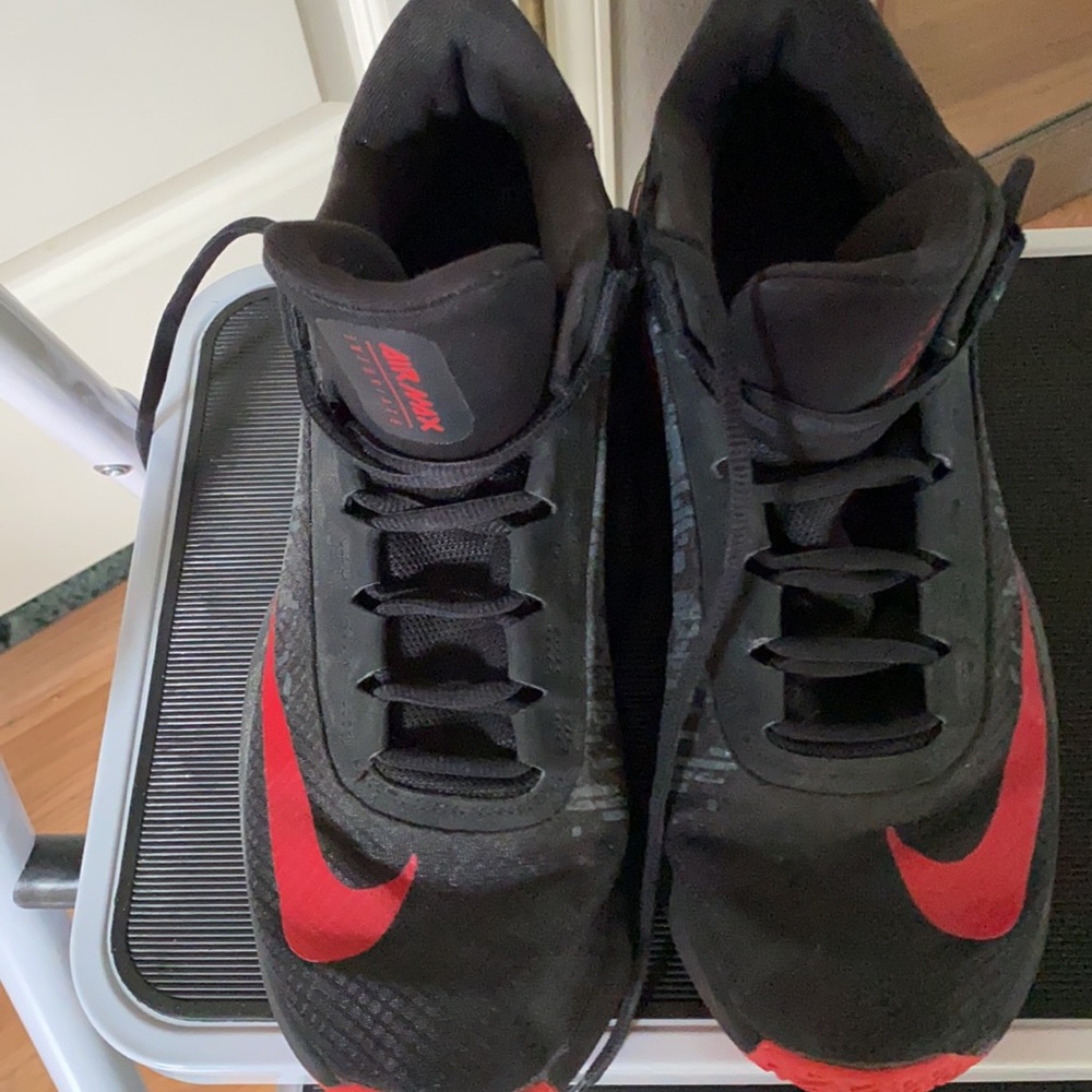 Nike basketball shoes. Sz 8